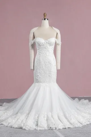 Figure-flattering Pleated Tulle Elegant Trumpet Wedding Gown