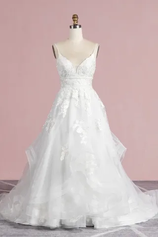 classic lace and tulle sweetheart ball gown wedding dress