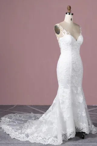 elegant white lace mermaid wedding dress