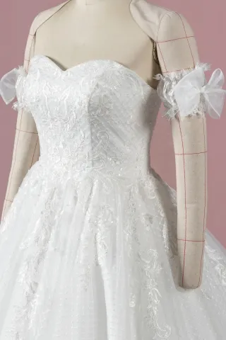 sequined grid mesh lace sweetheart neckline