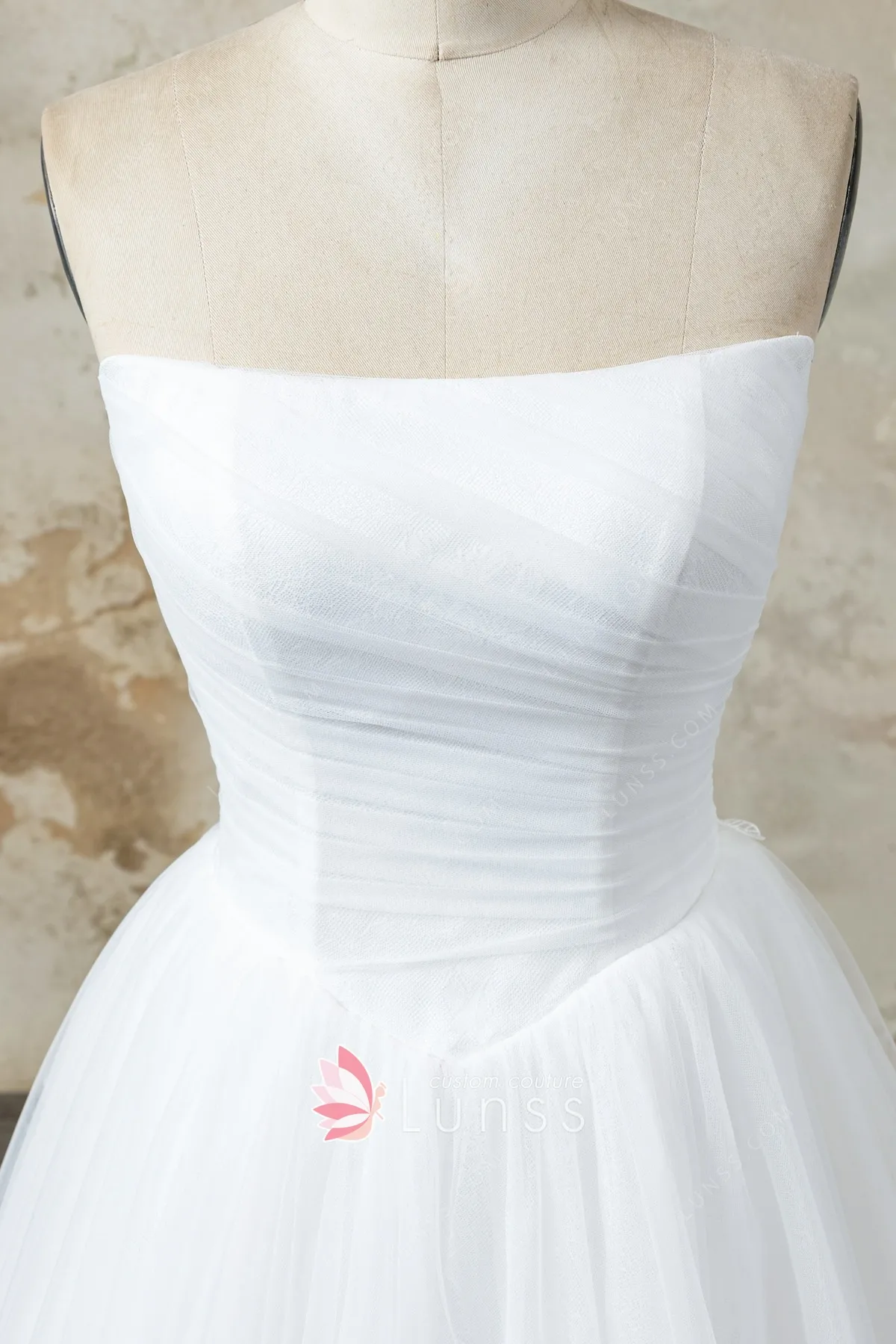 strapless pleated tulle V waist bridal dress strapless pleated tulle V waist bridal dress