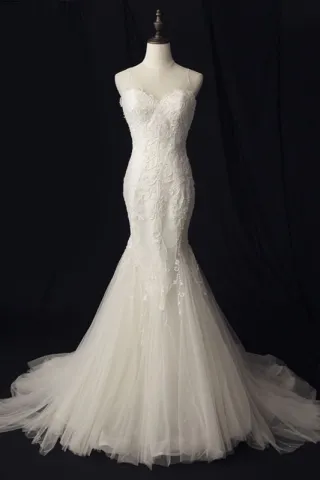 sleeveless long mermaid lace and tulle wedding dress