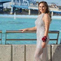 how beautiful the prom dress is