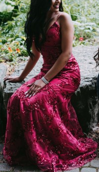 absolutely beautiful burgundy prom dress