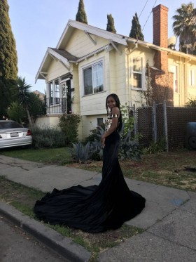pretty 20k19 gold black prom gown