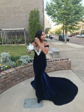 beautiful dark navy velvet prom dress