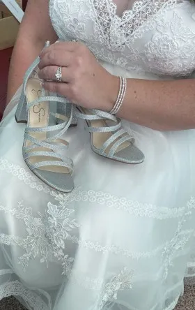 Lunss made my wedding dress after a very simple process