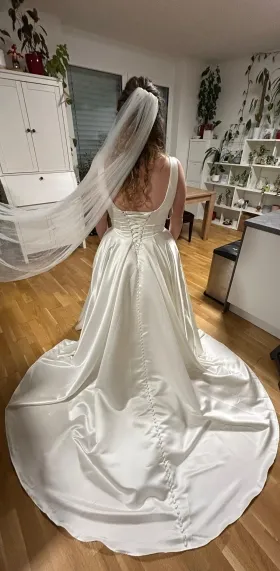 luxurious and highest quality wedding dress