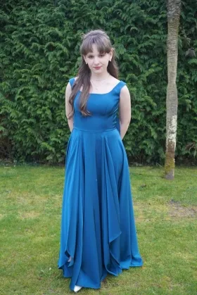 absolutely beautiful and lightweight dress
